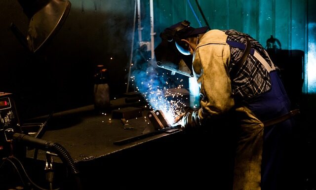 Jakim prądem spawa spawarką transformatorową?