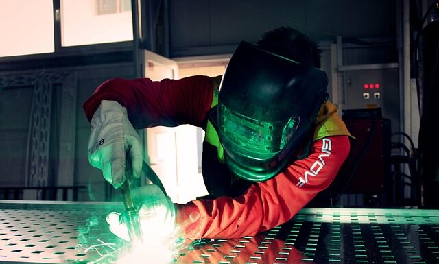 Jaka jest różnica między elektroda rutylowa a zasadowa?